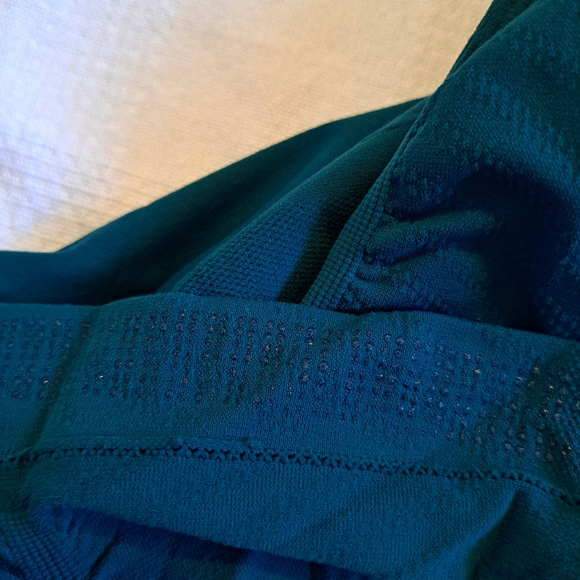 Athleta women's size Medium shirt long sleeve top dark teal green ruched sides - Picture 7 of 8